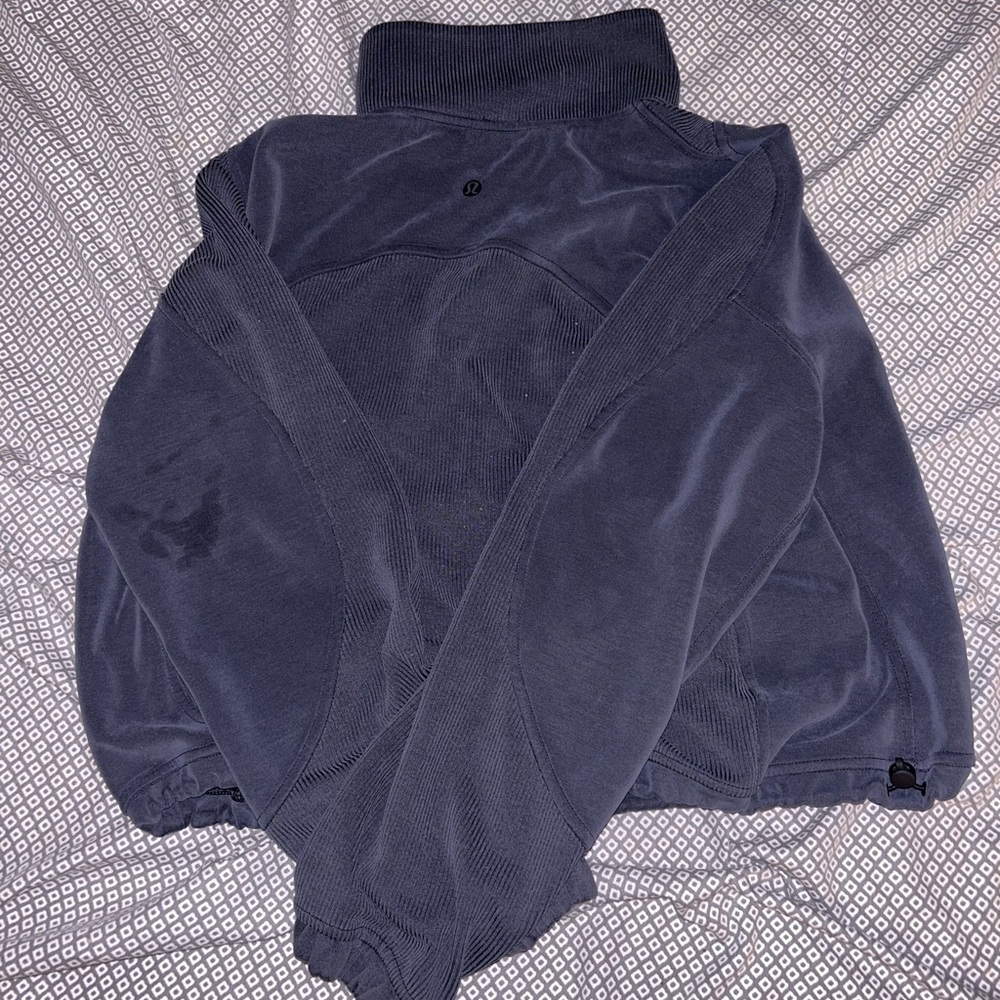 Grey Lululemon jacket size 6. Great condition!